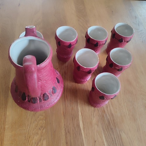 Becher und ein krug aus - 6,